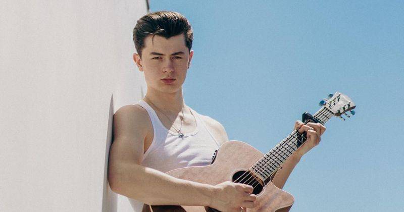 Instagram.com/elliotjamesreay